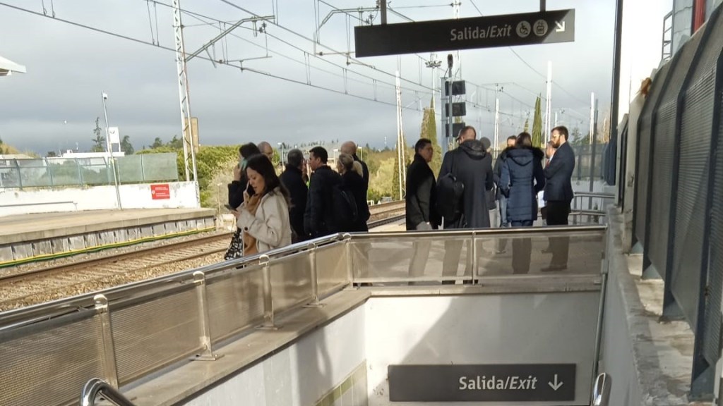 LA ALCALDESA DE MAJADAHONDA VISITA LA DETERIORADA ESTACIÓN DE&nbsp;CERCANIAS.