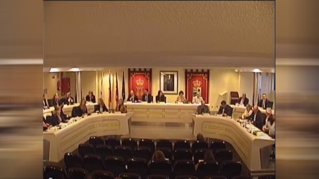 UN PLENO MÁS, CON MAYORIA ABSOLUTA PP Y UNA OPOSICIÓN TESTIMONIAL