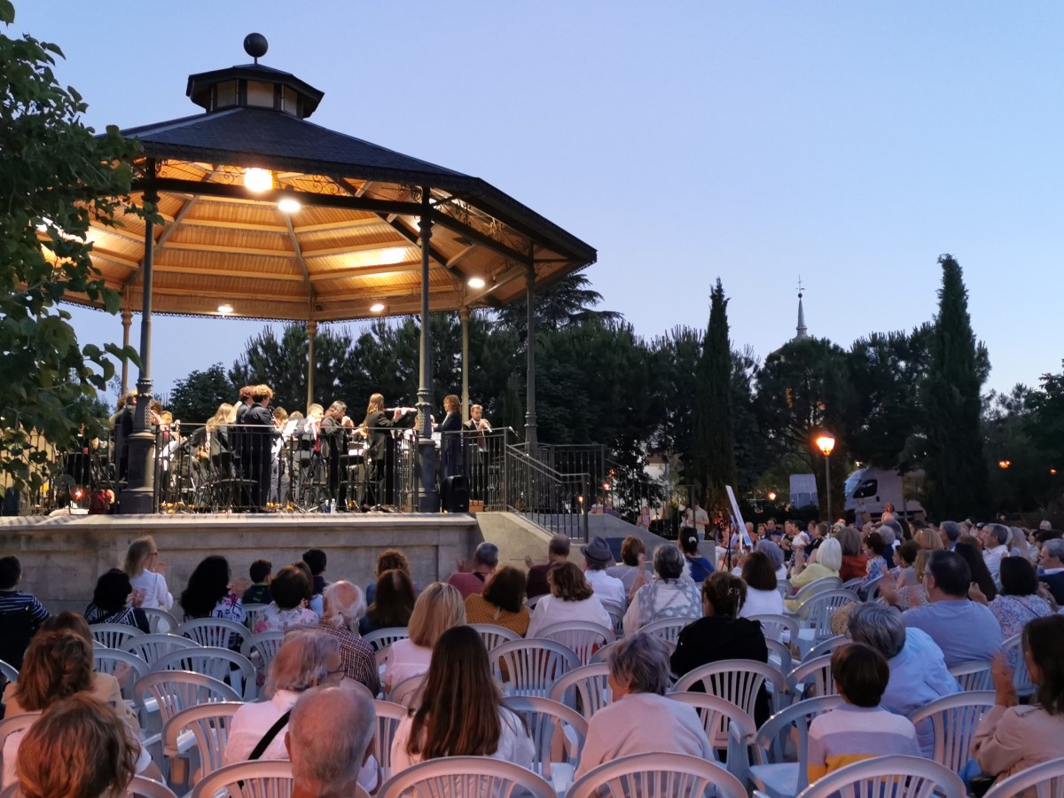 HOMENAJE DE LA BANDA MUNICIPAL DE MAJADAHONDA A MERCEDES PADILLA Y MIGUEL DEL&nbsp;BARCO