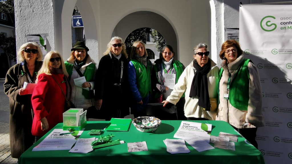 LA ASOCIACIÓN ESPAÑOLA CONTRA EL CÁNCER DE MAJADAHONDA SALE A LA CALLE EN SU DÍA INTERNACIONAL