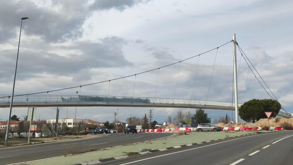 “CONSTRUCCIÓN DE UNA PASARELA QUE EN EL FUTURO HABRÁ QUE DEMOLER” (ROZA MARTÍN)